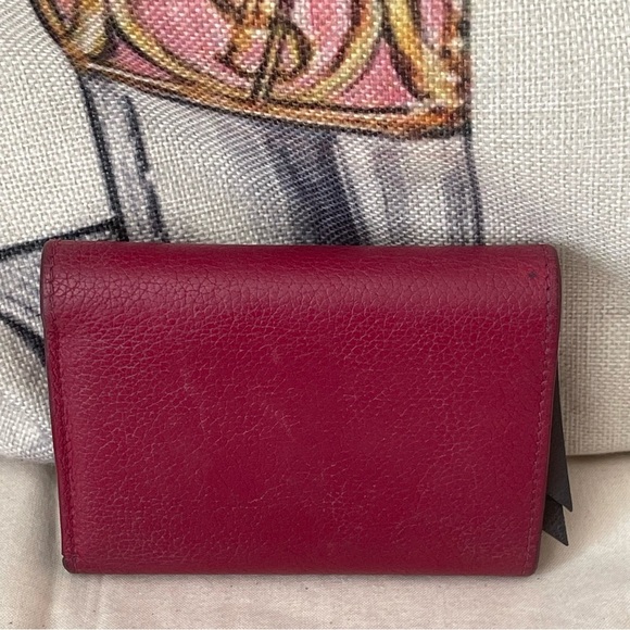 LOUIS VUITTON MyLockMe Compact Wallet in red and cream leather⭐️💯AuThEnTiC - Picture 2 of 15